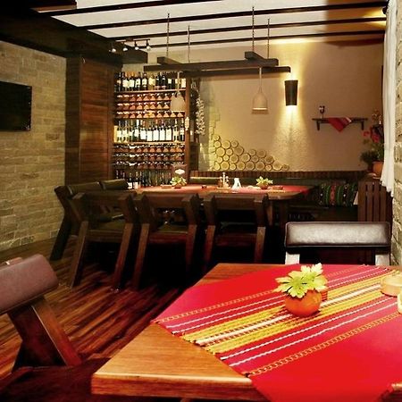 Riverside Family Hotel Yambol Restaurant foto