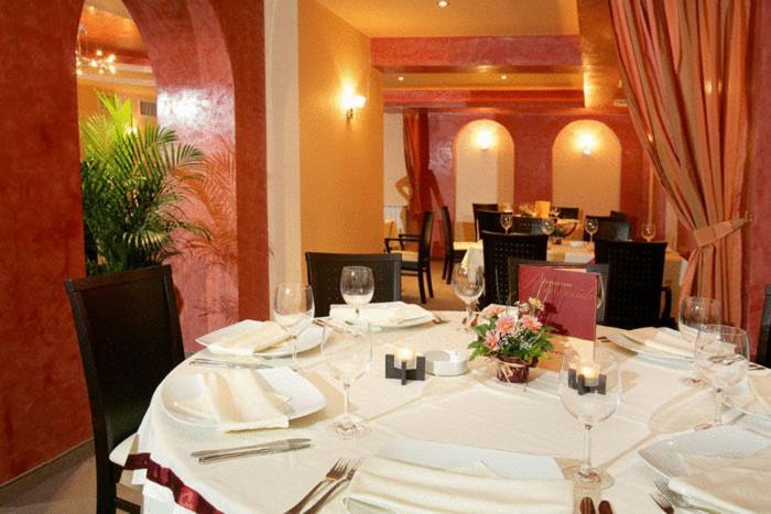 Riverside Family Hotel Yambol Exterior foto