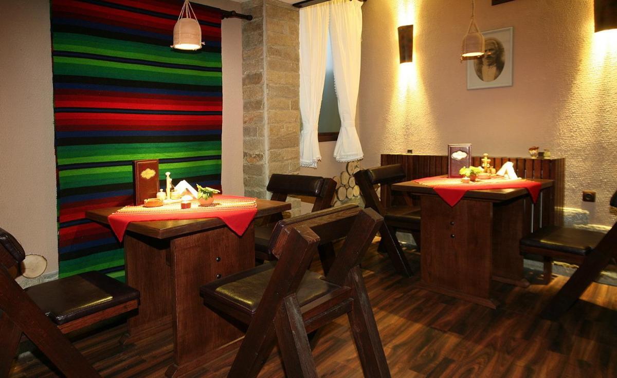 Riverside Family Hotel Yambol Restaurant foto